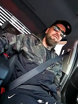 Snapshot of Beardedtattood chatting on September 19, 11:22 am Beardedtattood online show from September 19, 11:22 am