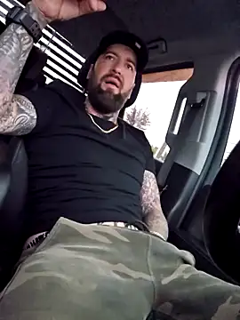 Snapshot of Beardedtattood chatting on September 22, 11:12 am Beardedtattood online show from September 22, 11:12 am