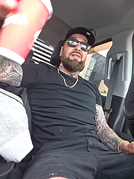 Snapshot of Beardedtattood chatting on September 26, 12:31 pm Beardedtattood online show from September 26, 12:31 pm