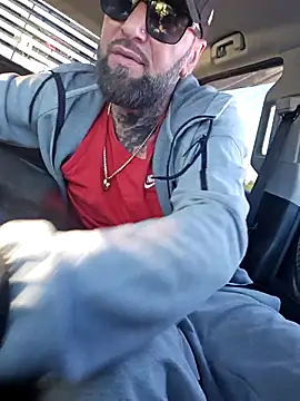 Snapshot of Beardedtattood chatting on September 30, 1:49 pm Beardedtattood online show from September 30, 1:49 pm