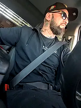 Snapshot of Beardedtattood chatting on October 8, 11:52 am Beardedtattood online show from October 8, 11:52 am