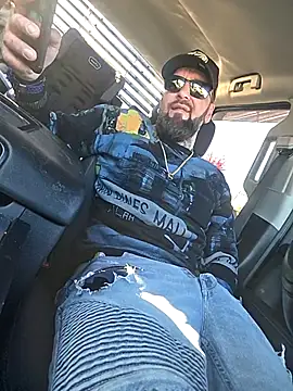 Snapshot of Beardedtattood chatting on October 14, 1:45 pm Beardedtattood online show from October 14, 1:45 pm