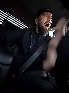 Snapshot of Beardedtattood chatting on October 21, 11:44 am Beardedtattood online show from October 21, 11:44 am