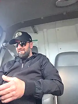 Snapshot of Beardedtattood chatting on October 23, 11:53 am Beardedtattood online show from October 23, 11:53 am