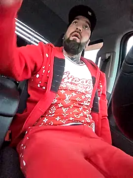 Snapshot of Beardedtattood chatting on October 25, 11:51 am Beardedtattood online show from October 25, 11:51 am