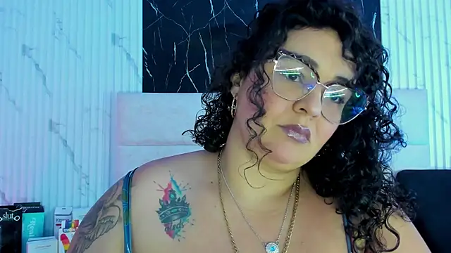 Reginavegaa online show from September 19, 11:11 am