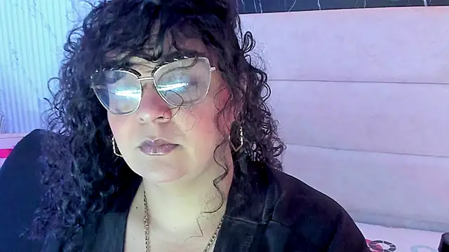 Reginavegaa online show from May 9, 9:25 am