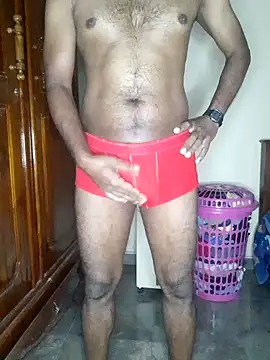 Snapshot of SuranSexy33 chatting on February 9, 1:42 am SuranSexy33 online show from February 9, 1:42 am