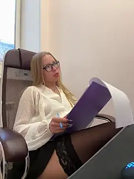 mur girl online show from February 6, 2:26 pm