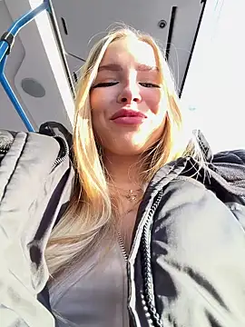 mur girl online show from February 21, 8:40 am