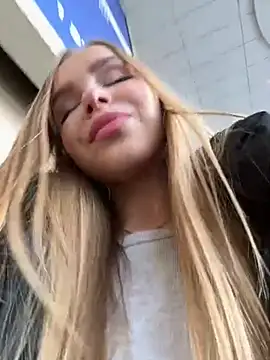 mur girl online show from February 22, 11:35 am