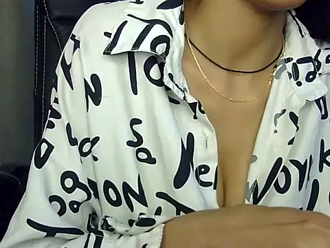 MAAYRA 09 online show from January 5, 10:08 pm