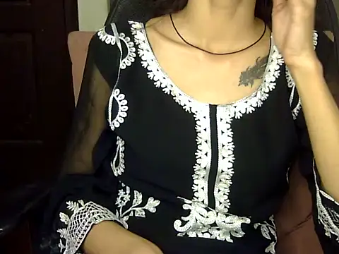 MAAYRA 09 online show from January 11, 8:43 pm