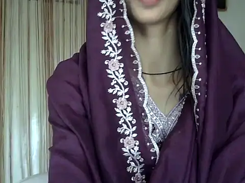 MAAYRA 09 online show from September 27, 10:42 am