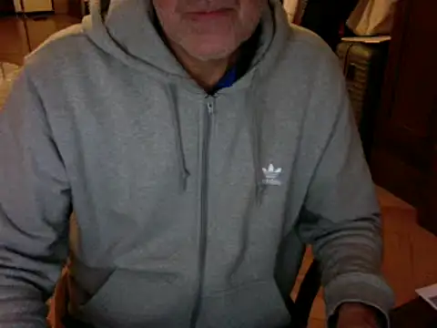 Snapshot of Traumsommer2 chatting on December 4, 5:11 pm Traumsommer2 online show from December 4, 5:11 pm