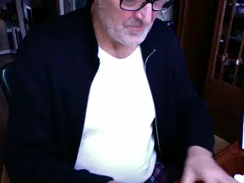 Snapshot of Traumsommer2 chatting on December 23, 8:33 am Traumsommer2 online show from December 23, 8:33 am