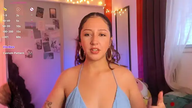 Snapshot of HeyTati chatting on February 19, 9:22 pm HeyTati online show from February 19, 9:22 pm