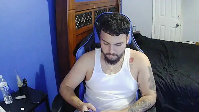 Snapshot of MasterKvn chatting on February 22, 8:40 am MasterKvn online show from February 22, 8:40 am