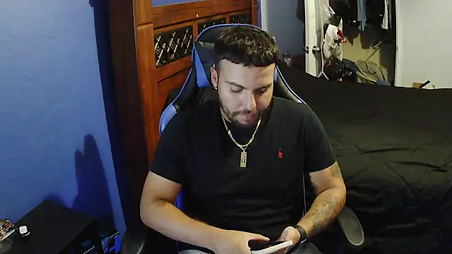 Snapshot of MasterKvn chatting on October 31, 4:35 am MasterKvn online show from October 31, 4:35 am