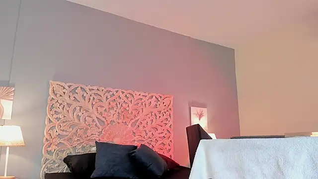 lupeebony online show from October 5, 7:23 pm