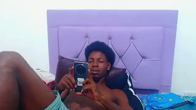 Snapshot of jaycolinss chatting on September 20, 11:28 pm jaycolinss online show from September 20, 11:28 pm