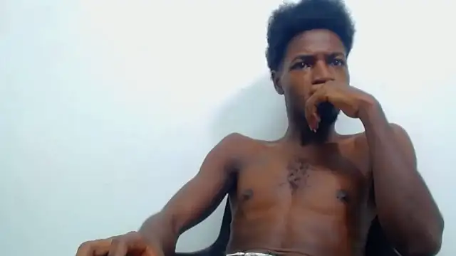 Snapshot of jaycolinss chatting on October 12, 12:37 pm jaycolinss online show from October 12, 12:37 pm