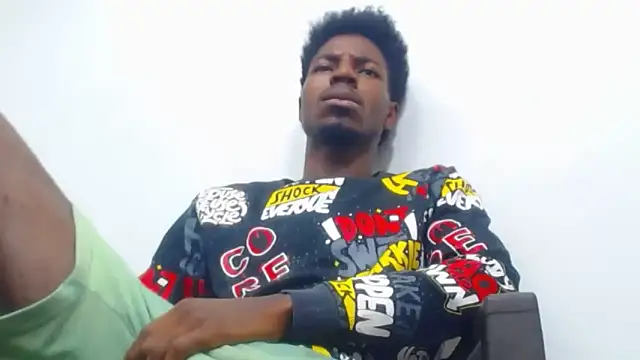 Snapshot of jaycolinss chatting on October 13, 4:12 am jaycolinss online show from October 13, 4:12 am