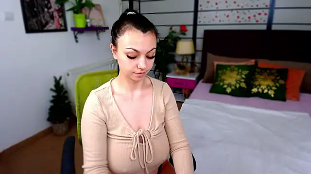 TessaaJoy online show from December 3, 5:15 am