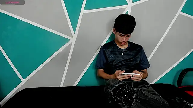 migueyalejo teens online show from October 2, 3:24 am