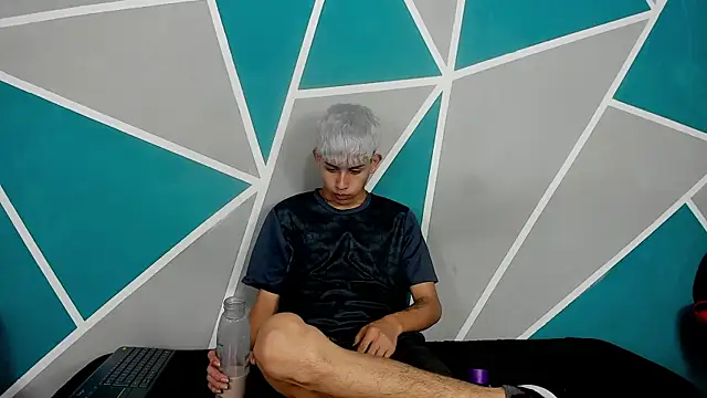 migueyalejo teens online show from October 22, 3:07 am