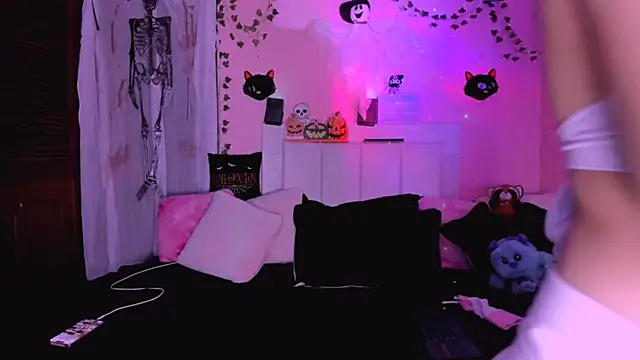 gabyye capprins online show from October 29, 12:24 am