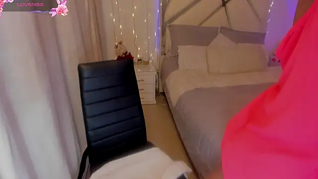 roxannkanneth   online show from January 31, 8:18 pm