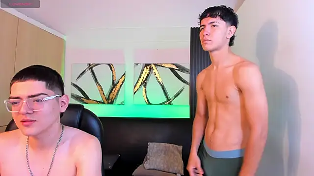 Snapshot of Boys_Wallen chatting on July 4, 1:50 pm Boys Wallen online show from July 4, 1:50 pm