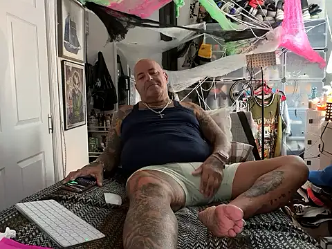 joeytatts66 online show from October 1, 1:22 am