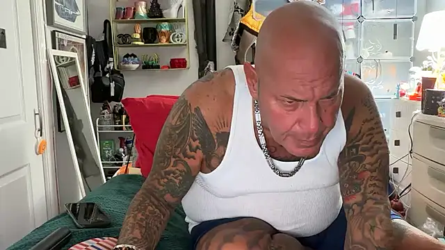 joeytatts66 online show from November 12, 2:01 am