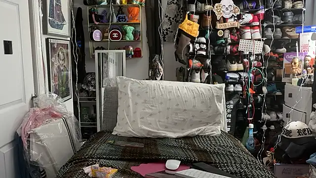 Snapshot of joeytatts66 chatting on March 2, 5:08 am joeytatts66 online show from March 2, 5:08 am