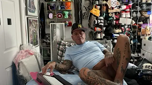 Snapshot of joeytatts66 chatting on March 7, 5:04 am joeytatts66 online show from March 7, 5:04 am