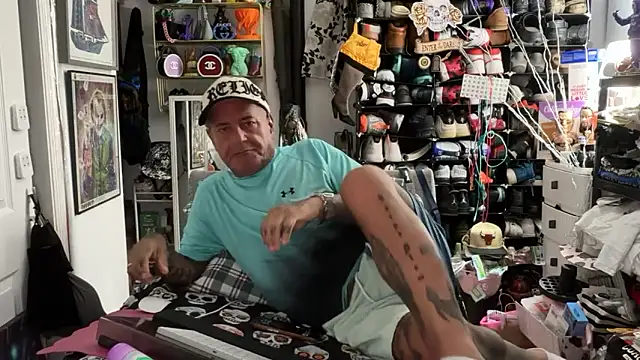 Snapshot of joeytatts66 chatting on March 26, 1:44 am joeytatts66 online show from March 26, 1:44 am