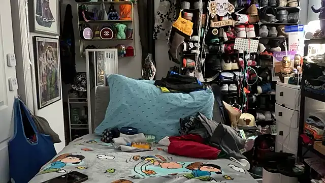 Snapshot of joeytatts66 chatting on April 1, 1:17 am joeytatts66 online show from April 1, 1:17 am