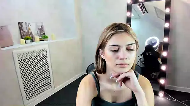 Snapshot of Cherry_Price chatting on December 6, 12:45 am Cherry Price online show from December 6, 12:45 am