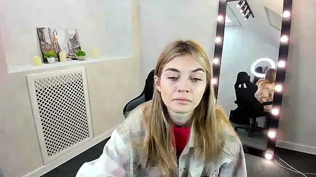 Snapshot of Cherry_Price chatting on December 11, 12:44 am Cherry Price online show from December 11, 12:44 am