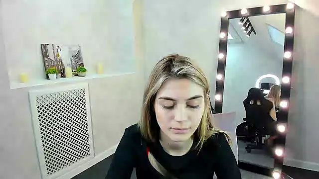 Snapshot of Cherry_Price chatting on December 12, 3:43 am Cherry Price online show from December 12, 3:43 am