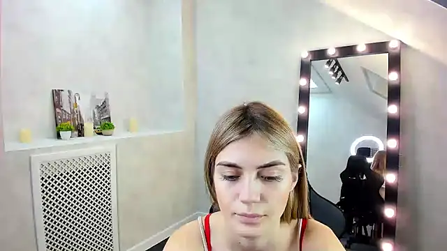 Snapshot of Cherry_Price chatting on December 13, 12:42 am Cherry Price online show from December 13, 12:42 am