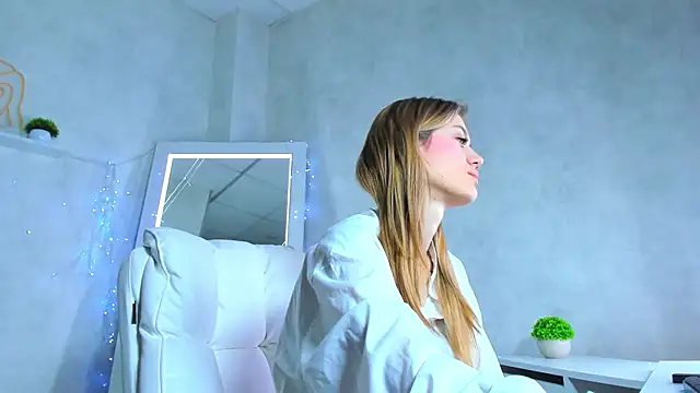 Snapshot of Cherry_Price chatting on March 5, 11:05 pm Cherry Price online show from March 5, 11:05 pm