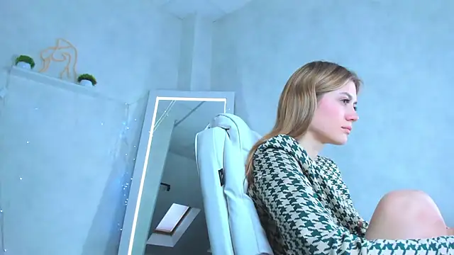 Snapshot of Cherry_Price chatting on March 11, 2:21 am Cherry Price online show from March 11, 2:21 am