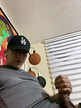 kmilo2405 online show from March 24, 4:39 am