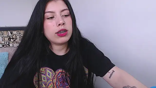 Snapshot of iam_emy chatting on October 21, 8:42 pm iam emy online show from October 21, 8:42 pm