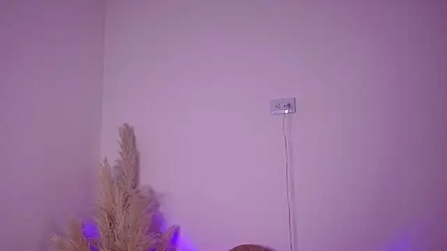 Snapshot of AngelaWhitte_ chatting on February 2, 1:45 am AngelaWhitte online show from February 2, 1:45 am