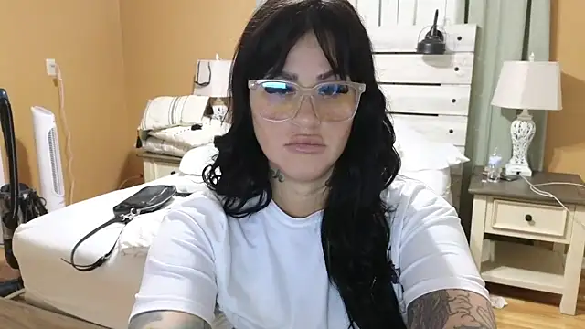 Snapshot of TexasTattooedHouseWife chatting on October 20, 2:39 pm TexasTattooedHouseWife online show from October 20, 2:39 pm