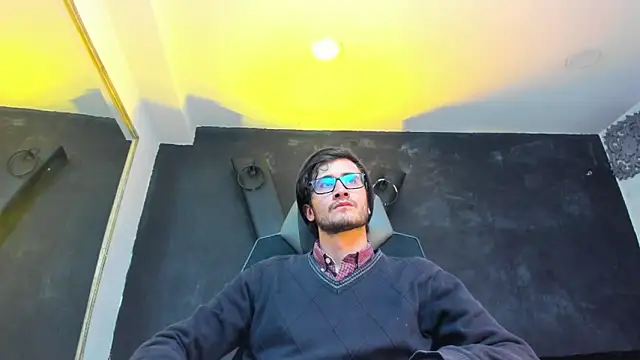 Snapshot of Loggan_donnelly chatting on September 19, 8:09 pm Loggan donnelly online show from September 19, 8:09 pm